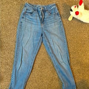 American Eagle Mom Straight Jeans